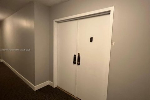 Condominio en venta en Bay Harbor Islands, Florida, 2 dormitorios, 137.5 m2 № 1935749 - foto 9