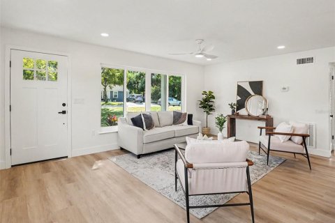 Villa ou maison à vendre à Orlando, Floride: 3 chambres, 155.43 m2 № 2388380 - photo 2