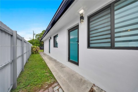 Immobilier commercial à vendre à Hialeah, Floride: 205.41 m2 № 2153217 - photo 22
