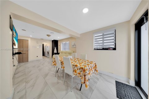 Immobilier commercial à vendre à Hialeah, Floride: 205.41 m2 № 2153217 - photo 8