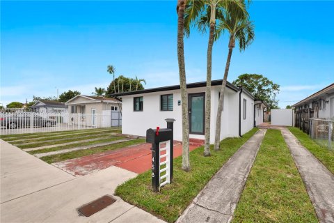 Immobilier commercial à vendre à Hialeah, Floride: 205.41 m2 № 2153217 - photo 3