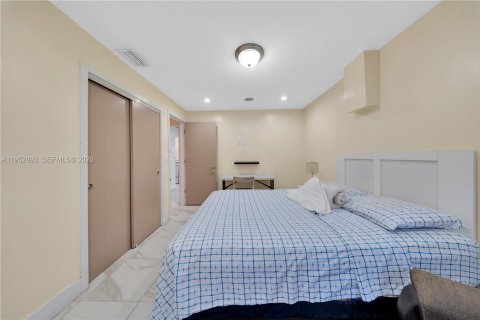 Immobilier commercial à vendre à Hialeah, Floride: 205.41 m2 № 2153217 - photo 16