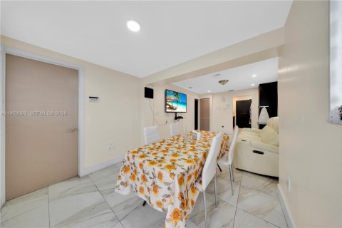 Immobilier commercial à vendre à Hialeah, Floride: 205.41 m2 № 2153217 - photo 6