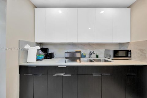 Immobilier commercial à vendre à Hialeah, Floride: 205.41 m2 № 2153217 - photo 13
