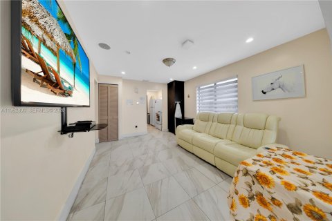Immobilier commercial à vendre à Hialeah, Floride: 205.41 m2 № 2153217 - photo 9