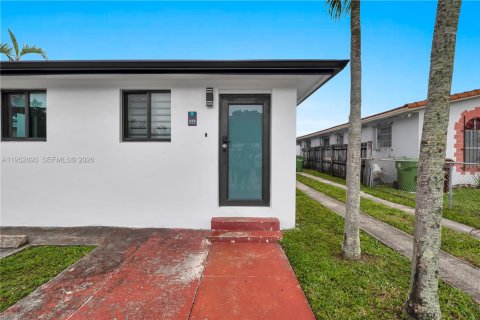 Immobilier commercial à vendre à Hialeah, Floride: 205.41 m2 № 2153217 - photo 5