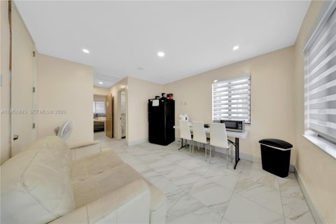 Immobilier commercial à vendre à Hialeah, Floride: 205.41 m2 № 2153217 - photo 24