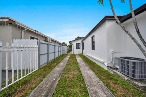 Immobilier commercial à vendre à Hialeah, Floride: 205.41 m2 № 2153217 - photo 21