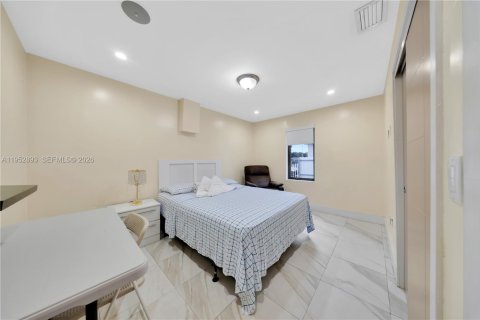 Immobilier commercial à vendre à Hialeah, Floride: 205.41 m2 № 2153217 - photo 15