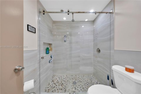 Immobilier commercial à vendre à Hialeah, Floride: 205.41 m2 № 2153217 - photo 18