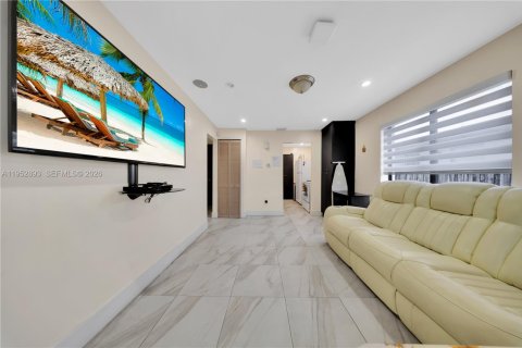 Immobilier commercial à vendre à Hialeah, Floride: 205.41 m2 № 2153217 - photo 10