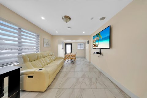 Immobilier commercial à vendre à Hialeah, Floride: 205.41 m2 № 2153217 - photo 11