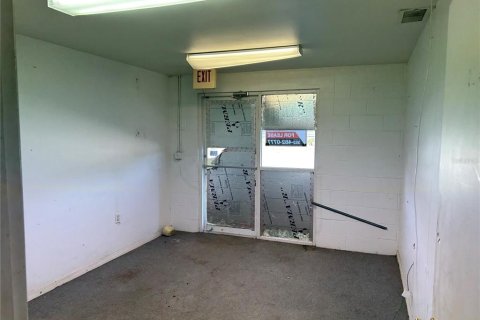 Immobilier commercial à louer à Ocala, Floride: 2107.95 m2 № 2412636 - photo 2