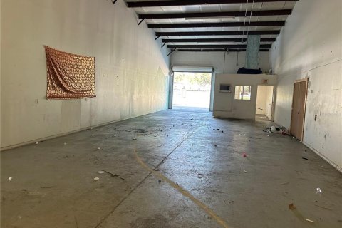 Immobilier commercial à louer à Ocala, Floride: 2107.95 m2 № 2412636 - photo 6
