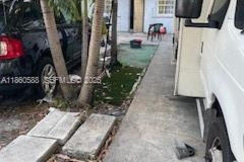 Casa en venta en Hollywood, Florida, 3 dormitorios, 95.97 m2 № 2034278 - foto 3