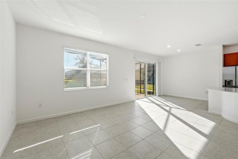 House in Kissimmee, Florida 8 bedrooms, 301.75 sq.m. № 2403430 - photo 6