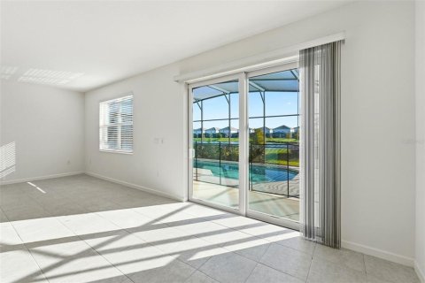 House in Kissimmee, Florida 8 bedrooms, 301.75 sq.m. № 2403430 - photo 13