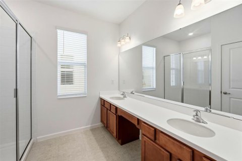 House in Kissimmee, Florida 8 bedrooms, 301.75 sq.m. № 2403430 - photo 28
