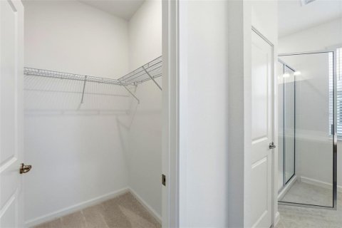 House in Kissimmee, Florida 8 bedrooms, 301.75 sq.m. № 2403430 - photo 29