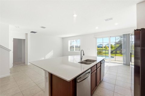 House in Kissimmee, Florida 8 bedrooms, 301.75 sq.m. № 2403430 - photo 16