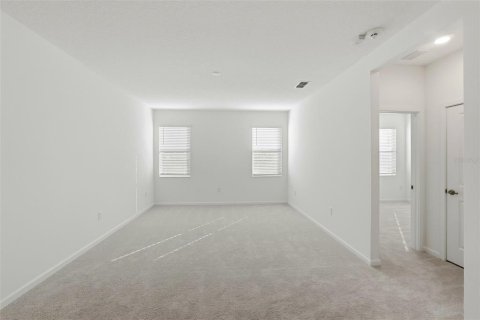 House in Kissimmee, Florida 8 bedrooms, 301.75 sq.m. № 2403430 - photo 23