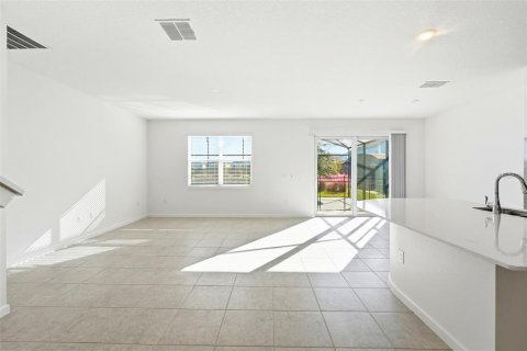 House in Kissimmee, Florida 8 bedrooms, 301.75 sq.m. № 2403430 - photo 7