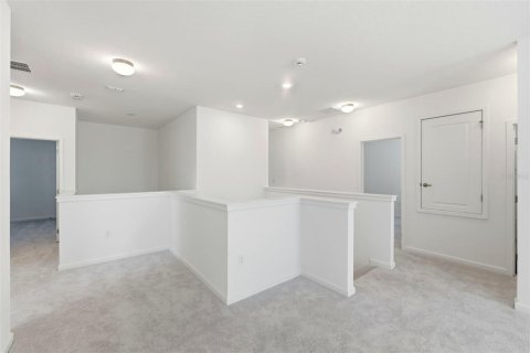House in Kissimmee, Florida 8 bedrooms, 301.75 sq.m. № 2403430 - photo 25
