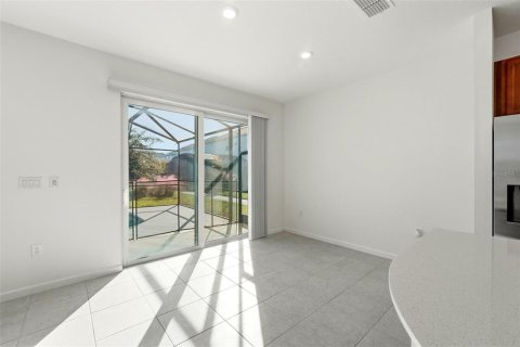 House in Kissimmee, Florida 8 bedrooms, 301.75 sq.m. № 2403430 - photo 12