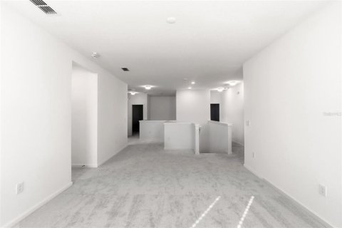 House in Kissimmee, Florida 8 bedrooms, 301.75 sq.m. № 2403430 - photo 24
