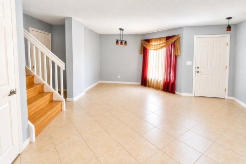 Townhouse in Royal Palm Beach, Florida 3 bedrooms, 151.15 sq.m. № 2388073 - photo 5