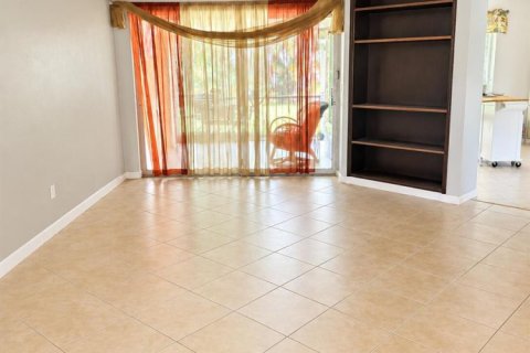 Townhouse in Royal Palm Beach, Florida 3 bedrooms, 151.15 sq.m. № 2388073 - photo 3