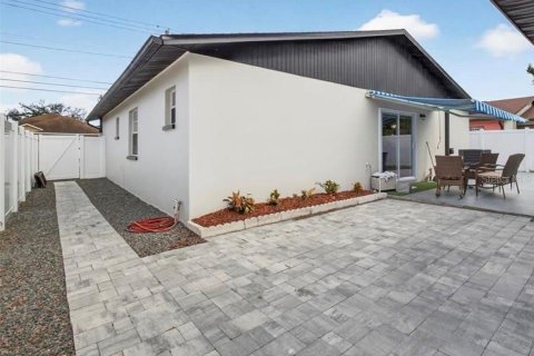Villa ou maison à louer à Tampa, Floride: 5 chambres, 125.42 m2 № 2232925 - photo 4