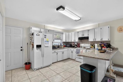 Villa ou maison à louer à Tampa, Floride: 5 chambres, 125.42 m2 № 2232925 - photo 9