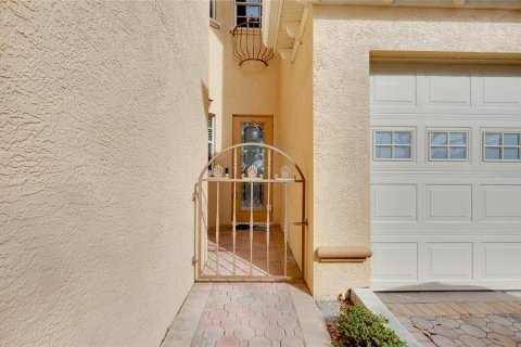 Townhouse in Sarasota, Florida 3 bedrooms, 204.01 sq.m. № 2098268 - photo 4