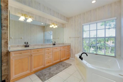 Townhouse in Sarasota, Florida 3 bedrooms, 204.01 sq.m. № 2098268 - photo 27