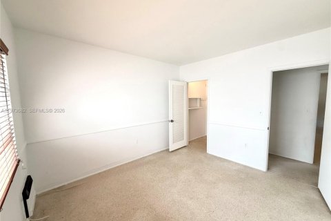 Villa ou maison à louer à Miami Beach, Floride: 4 chambres, 176.7 m2 № 2042729 - photo 17