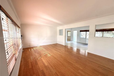 Villa ou maison à louer à Miami Beach, Floride: 4 chambres, 176.7 m2 № 2042729 - photo 2