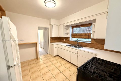 Villa ou maison à louer à Miami Beach, Floride: 4 chambres, 176.7 m2 № 2042729 - photo 12