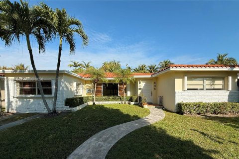 Villa ou maison à Miami Beach, Floride 4 chambres, 176.7 m2 № 2042729