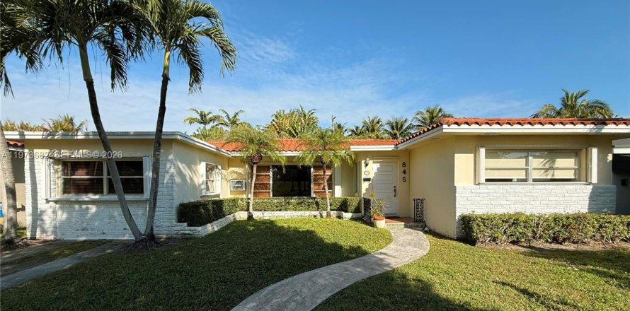 Villa ou maison à Miami Beach, Floride 4 chambres, 176.7 m2 № 2042729