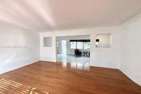 Villa ou maison à louer à Miami Beach, Floride: 4 chambres, 176.7 m2 № 2042729 - photo 3