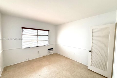 Villa ou maison à louer à Miami Beach, Floride: 4 chambres, 176.7 m2 № 2042729 - photo 16