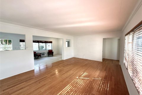 Villa ou maison à louer à Miami Beach, Floride: 4 chambres, 176.7 m2 № 2042729 - photo 6