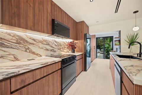 Villa ou maison à vendre à North Miami, Floride: 3 chambres, 176.51 m2 № 2048117 - photo 4