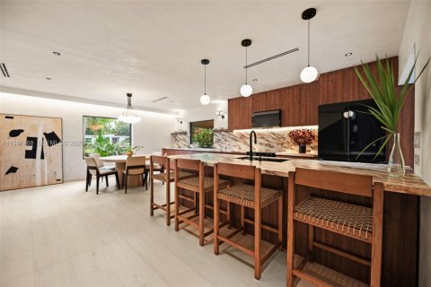 Villa ou maison à vendre à North Miami, Floride: 3 chambres, 176.51 m2 № 2048117 - photo 12