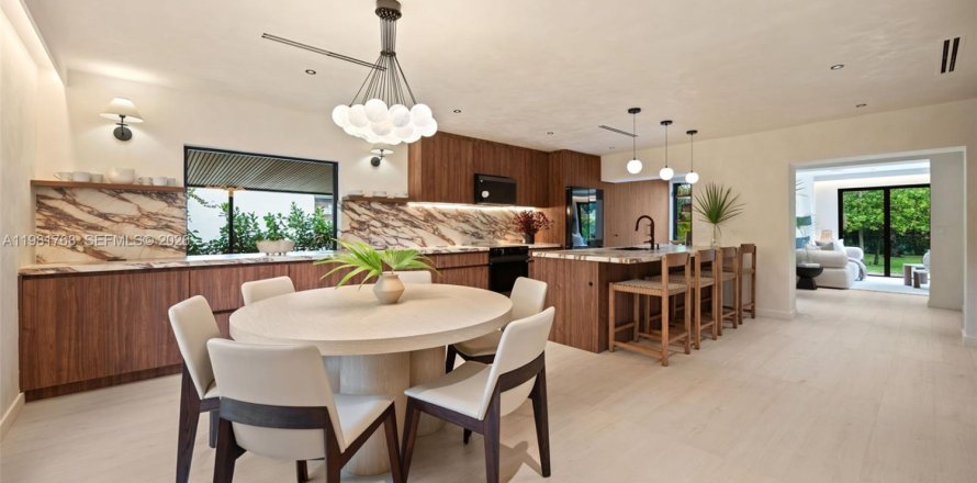 Villa ou maison à North Miami, Floride 3 chambres, 176.51 m2 № 2048117