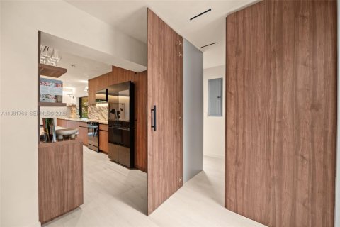 Villa ou maison à vendre à North Miami, Floride: 3 chambres, 176.51 m2 № 2048117 - photo 16