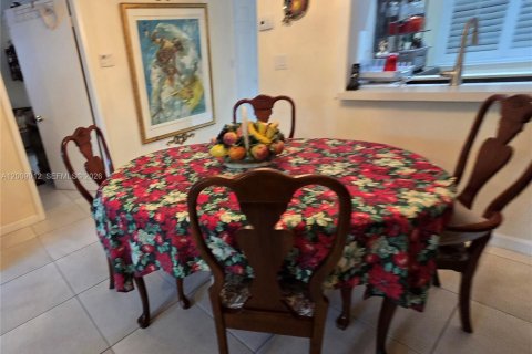 Condo in Pembroke Pines, Florida, 1 bedroom  № 2089993 - photo 10