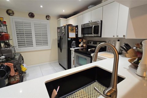 Condo in Pembroke Pines, Florida, 1 bedroom  № 2089993 - photo 5