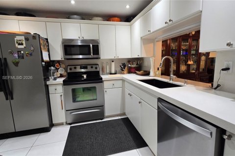 Condominio en Pembroke Pines, Florida, 1 dormitorio № 2089993